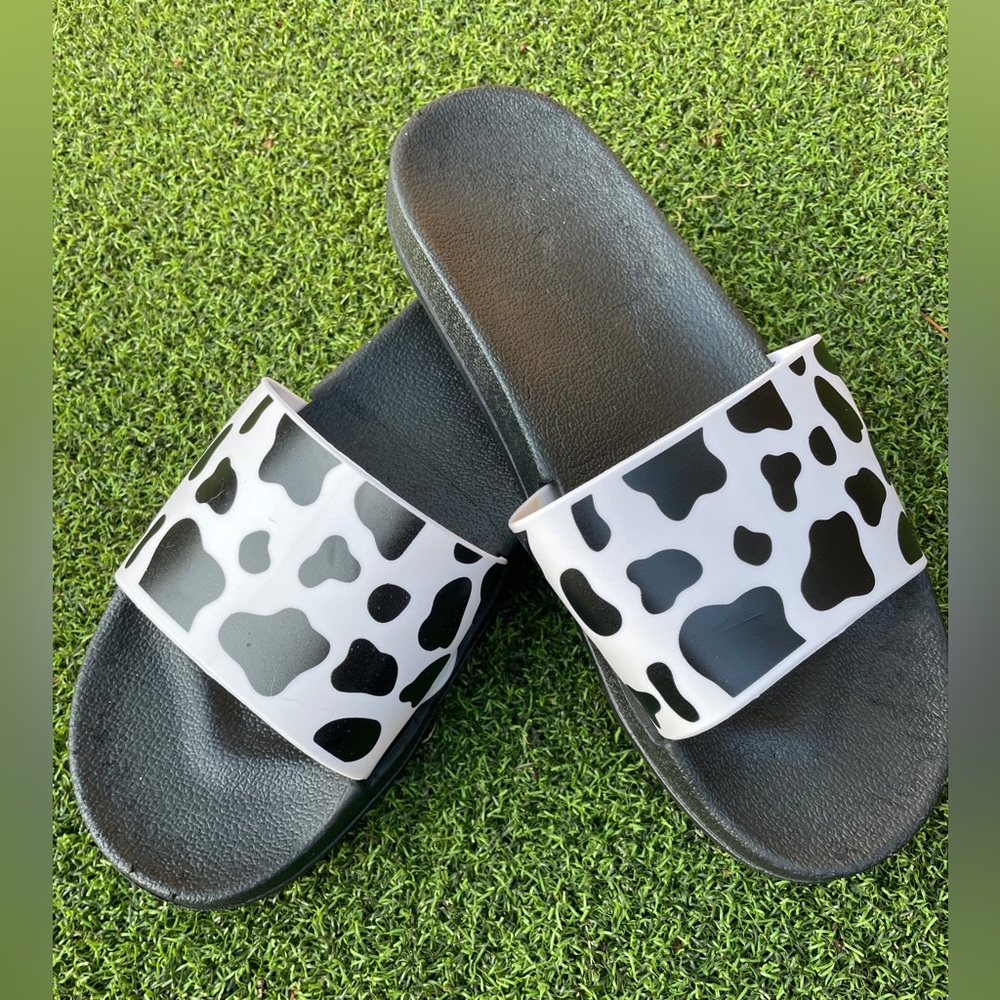 NWT! Cow Print Slides (Size 5)